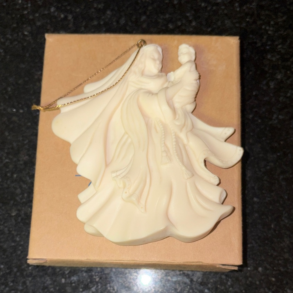 Avon Vintage Season’s Joy Ornament - Mother And Child - NIB - Picture 3 of 8